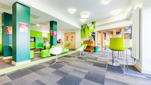 Resorts near St Giles' Cathedral