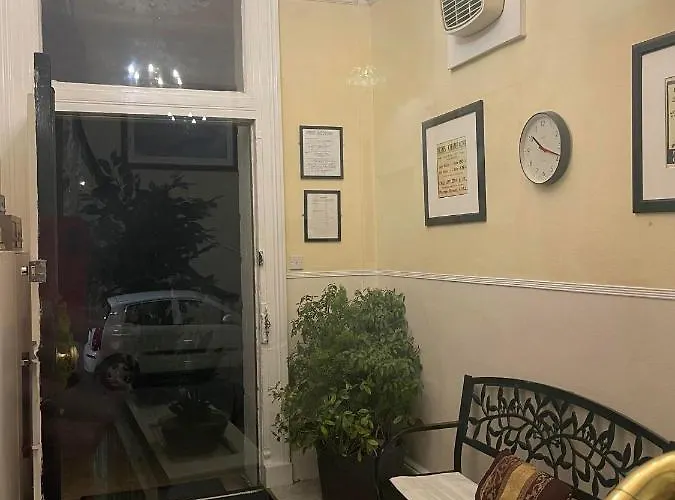 Edinburgh hotels near Palace of Holyroodhouse